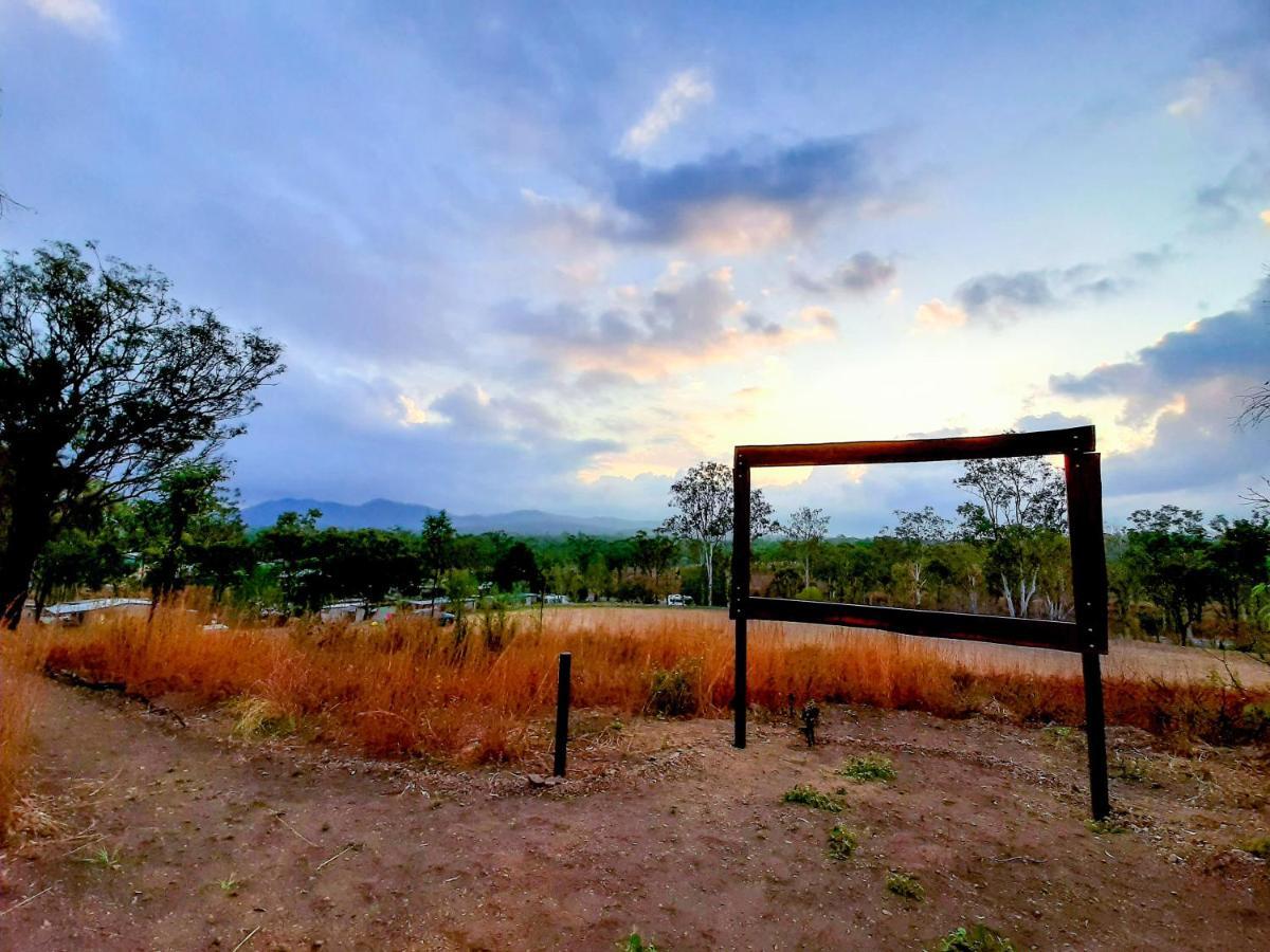 Mt Larcom Tourist Park Ξενοδοχείο Mount Larcom Εξωτερικό φωτογραφία